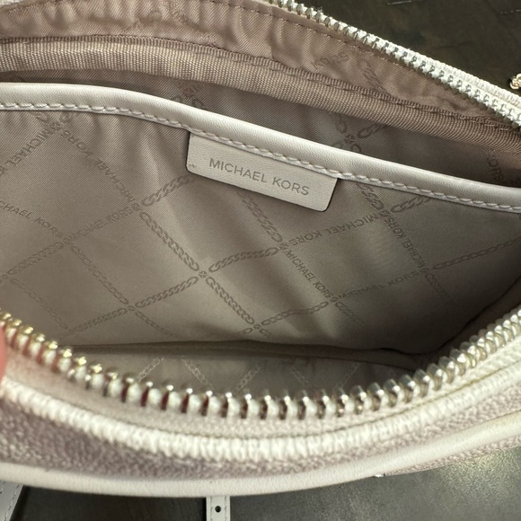 Michael Kors white and silver jet set crossbody - Picture 3 of 3